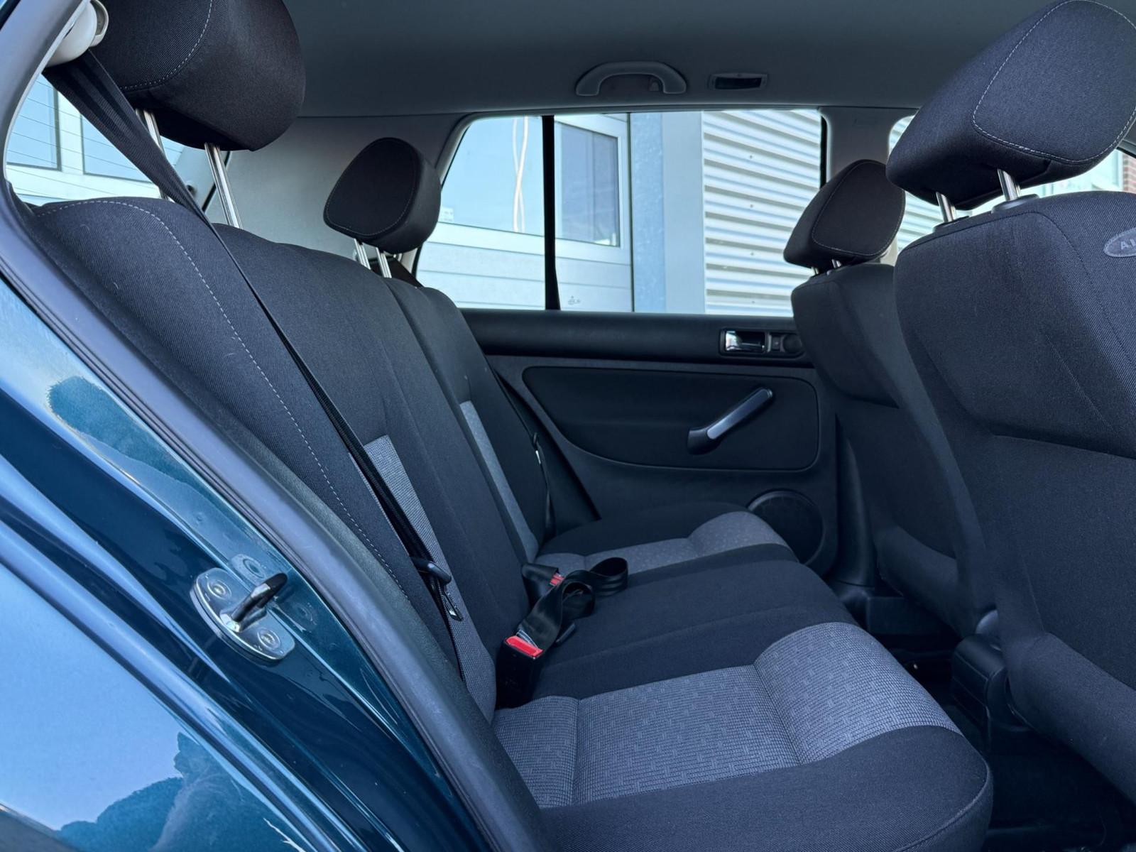 Jazdený Golf IV ako zo škatuľky. Niekdajší sídliskový sen je na predaj za menej ako 10-tisíc eur