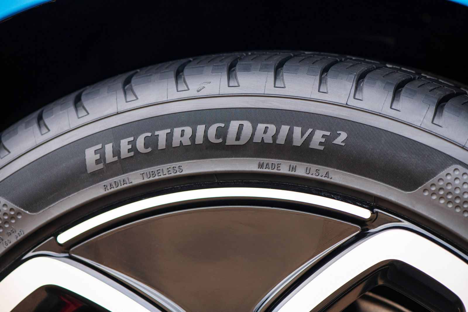 Goodyear ElectricDrive2 revolučné pneumatiky zo sóje a popola.