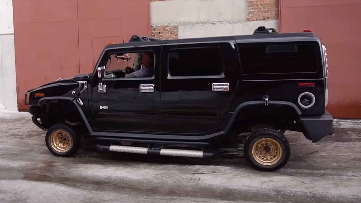 Hummer patrí medzi najextrémnejšie mašiny, ktoré vznili v automobilovej histórii. Nebezpečné parametre spojené s netradične malými kolesami zaujmú tak, že budeš chcieť vidieť toto delo na vlastné oči!