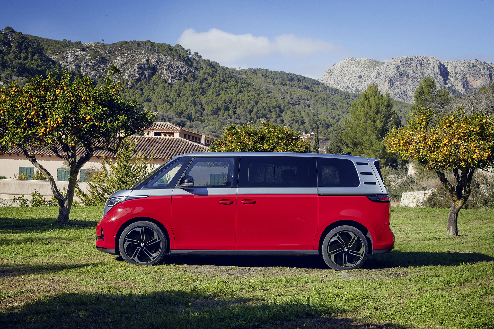 Aj Volkswagen ID.Buzz dostane svoju verziu GTX, bude mať 2 veľkosti