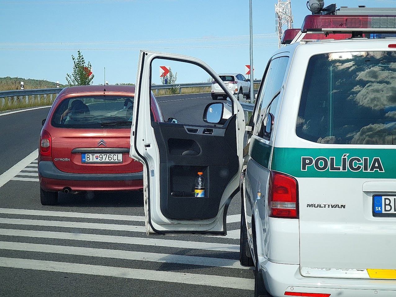 Autobazar.EU. Digitálnymi dokladmi by bolo možné preukazovať sa napríklad pri policajnej kontrole.