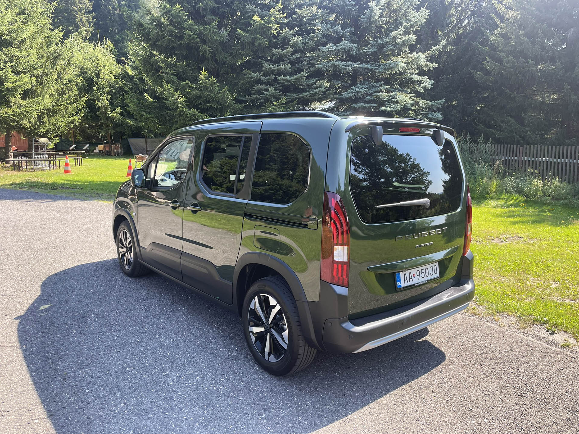 Peugeot Rifter je späť ako osobák M1 so spaľovacími motormi