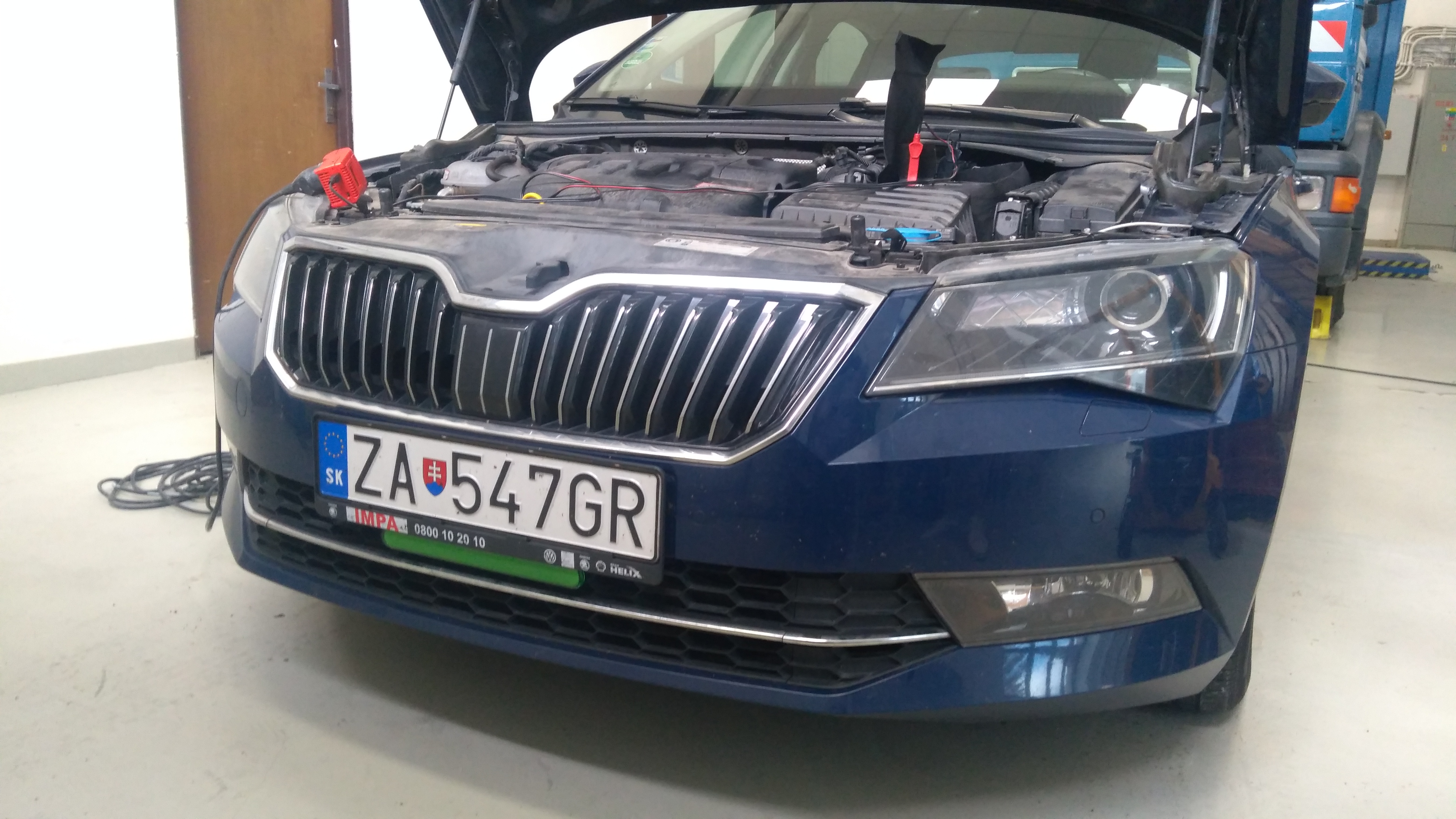 LUMACO SK, s.r.o.  | Montáž predného brzdového svetla v servise 