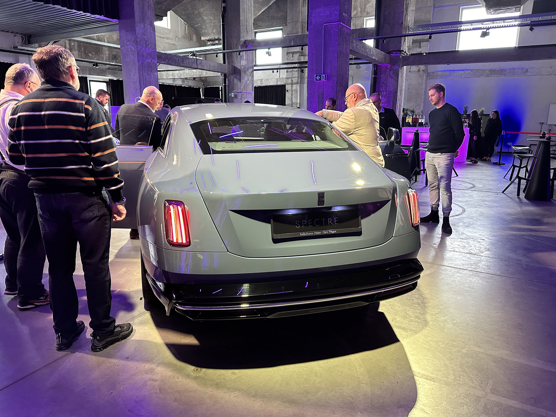 Elektrický Rolls-Royce Spectre sa ukázal na Slovensku, je monumentálny