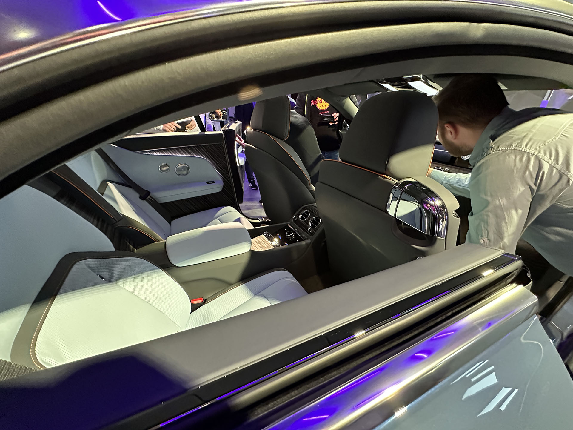 Elektrický Rolls-Royce Spectre sa ukázal na Slovensku, je monumentálny