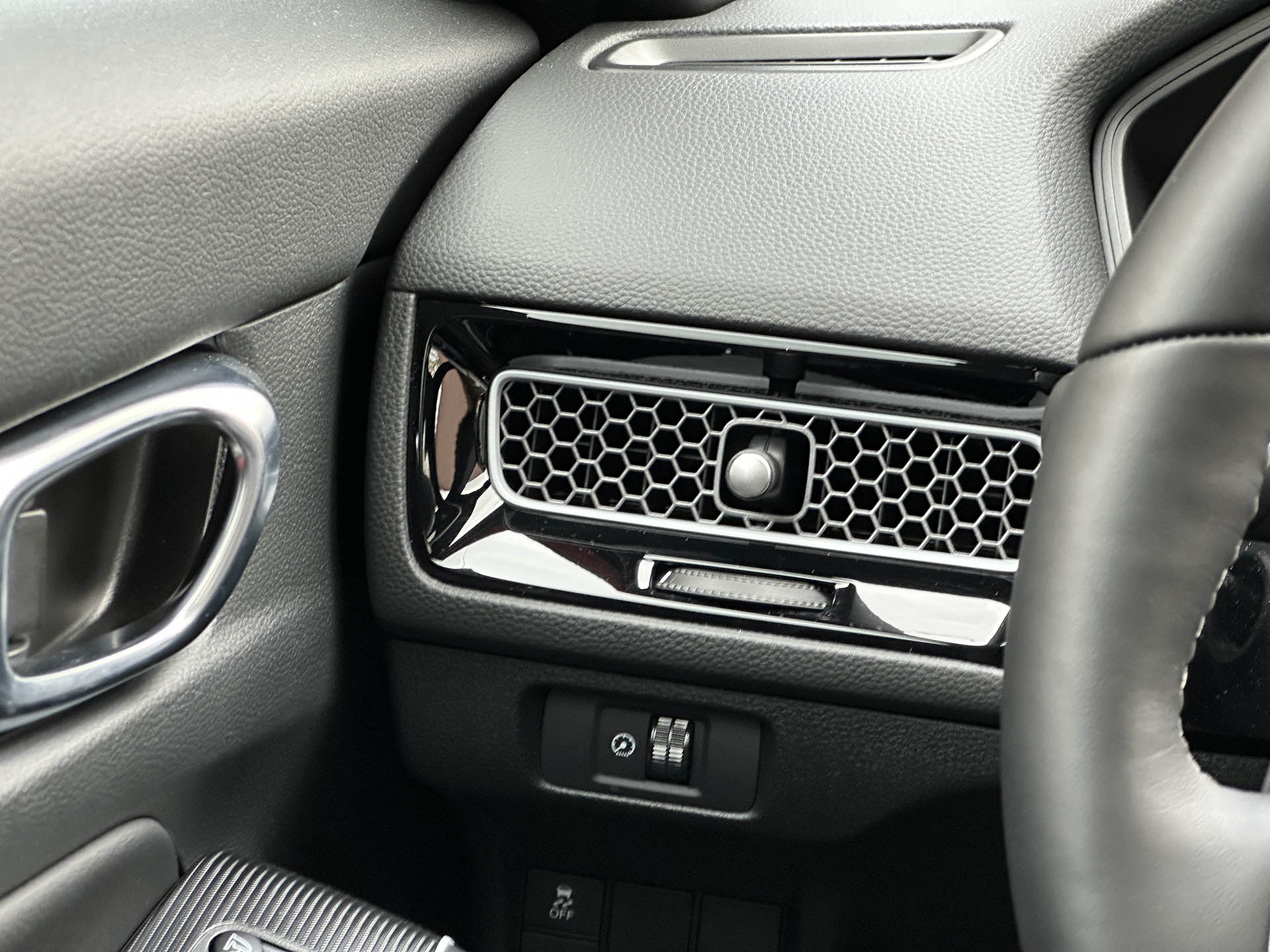 Test: Prvé dojmy z novej Hondy Civic. Dobrá správa, je lacnejšia ako predtým