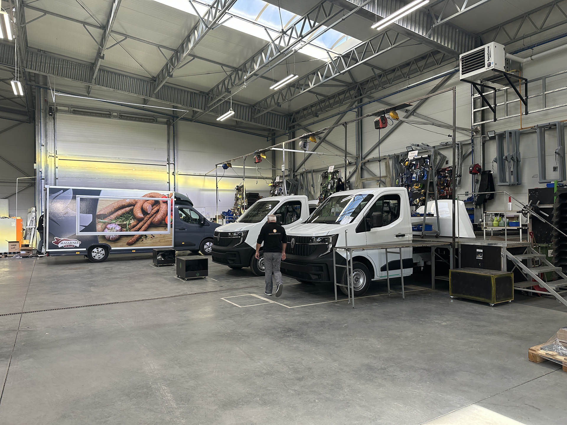 Pozreli sme sa ako Moto Wektor spraví z podvozku Renaultu Master špecializovaný nástroj