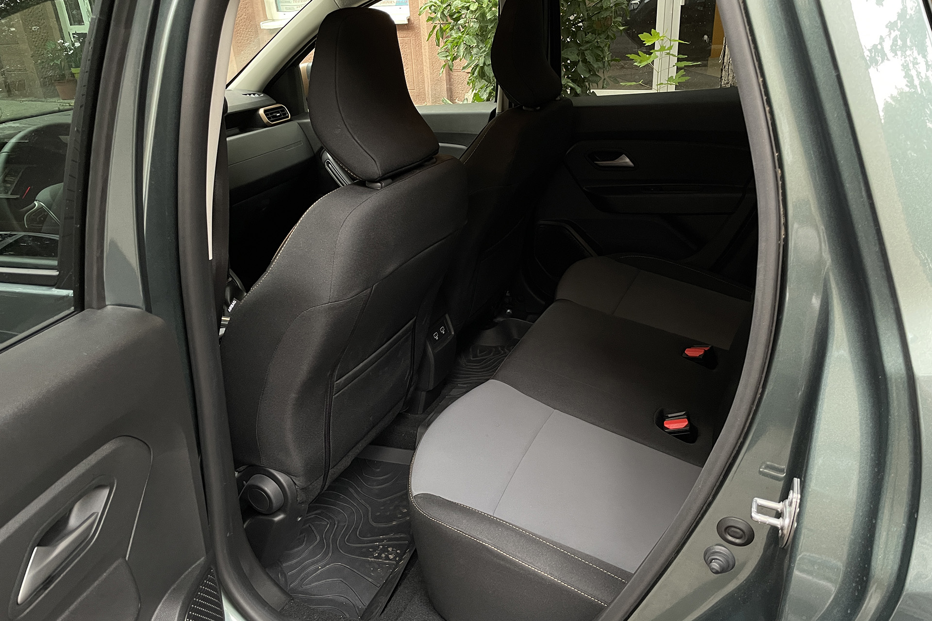 Je Dacia Duster s turbomotorom a štvorkolkou ozaj vrcholom ponuky?