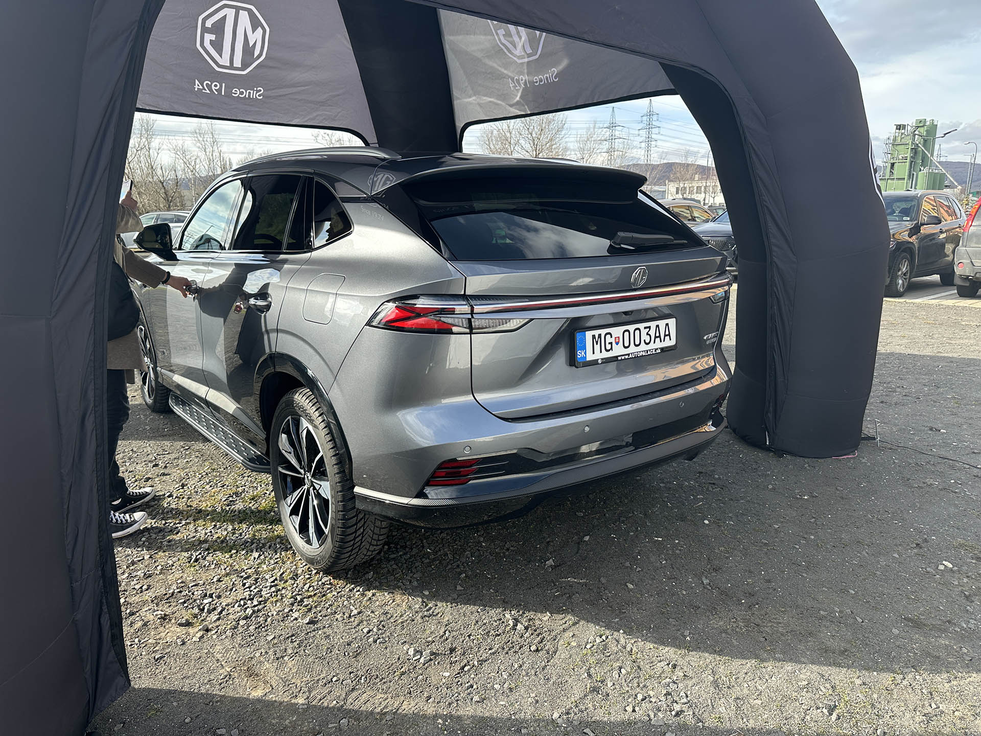 Značka MG nám ukázala svoje kľúčové SUV pre náš trh. Nové MG HS ako plug-in hybrid za 39-tisíc eur