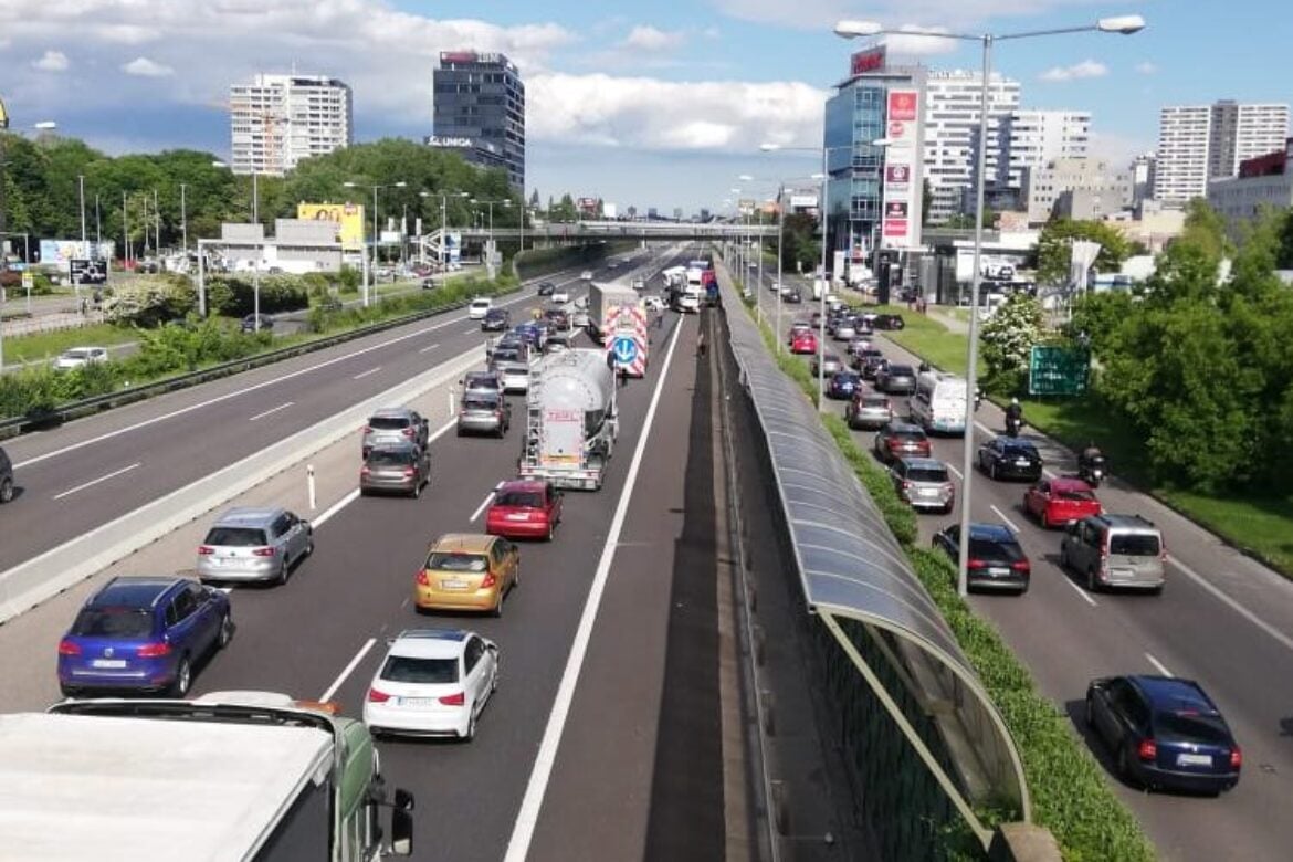 Diaľničné známky v SR- v roku 2024 pribudne 1-dňová diaľničná známka. 