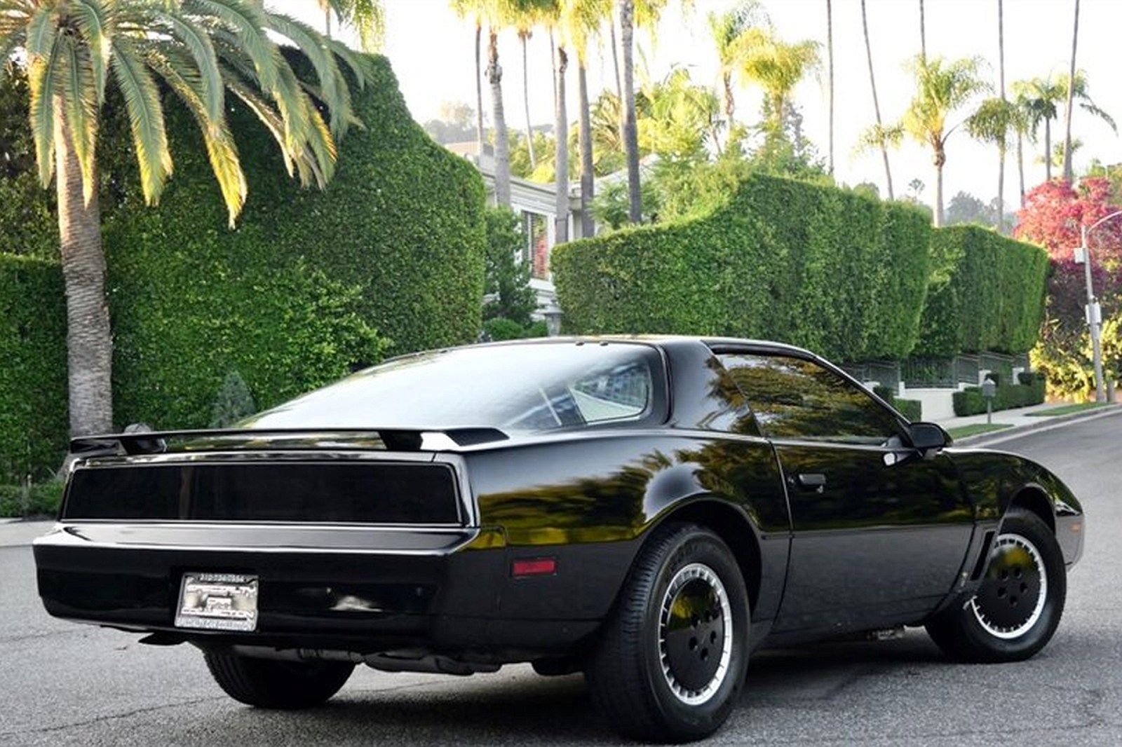 Ikonický KITT je na predaj, odhalil interiér aj techniku. Na cestách nikdy nejazdil, priznal predajca