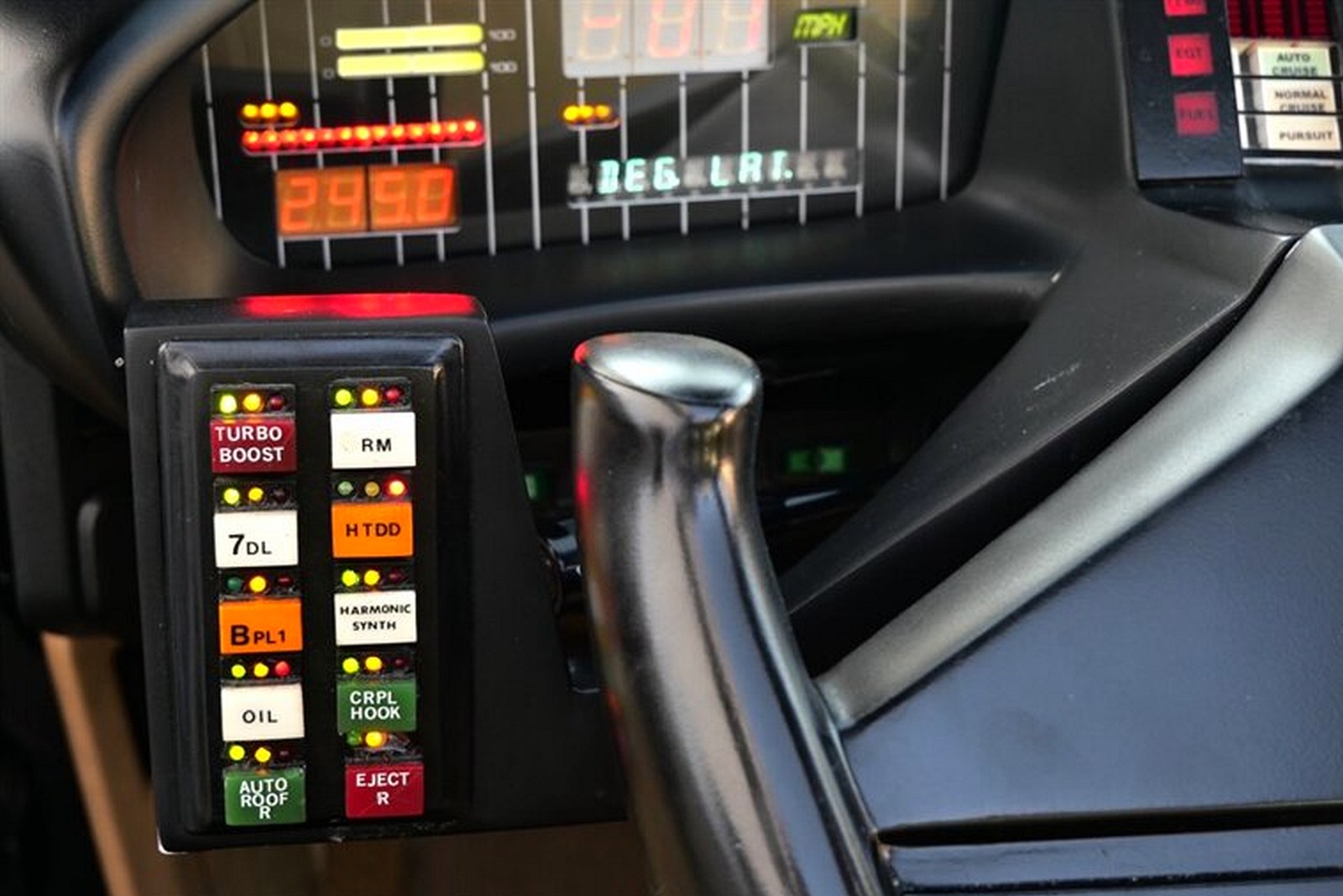 Ikonický KITT je na predaj, odhalil interiér aj techniku. Na cestách nikdy nejazdil, priznal predajca