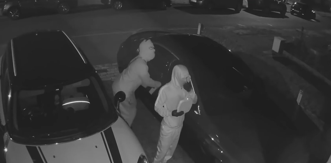 Krádeže pohonných hmôt sú odpovedou na stále vysoké ceny palív. Motoristi sú ochotní využívať na ich získanie aj nelegálne cesty.