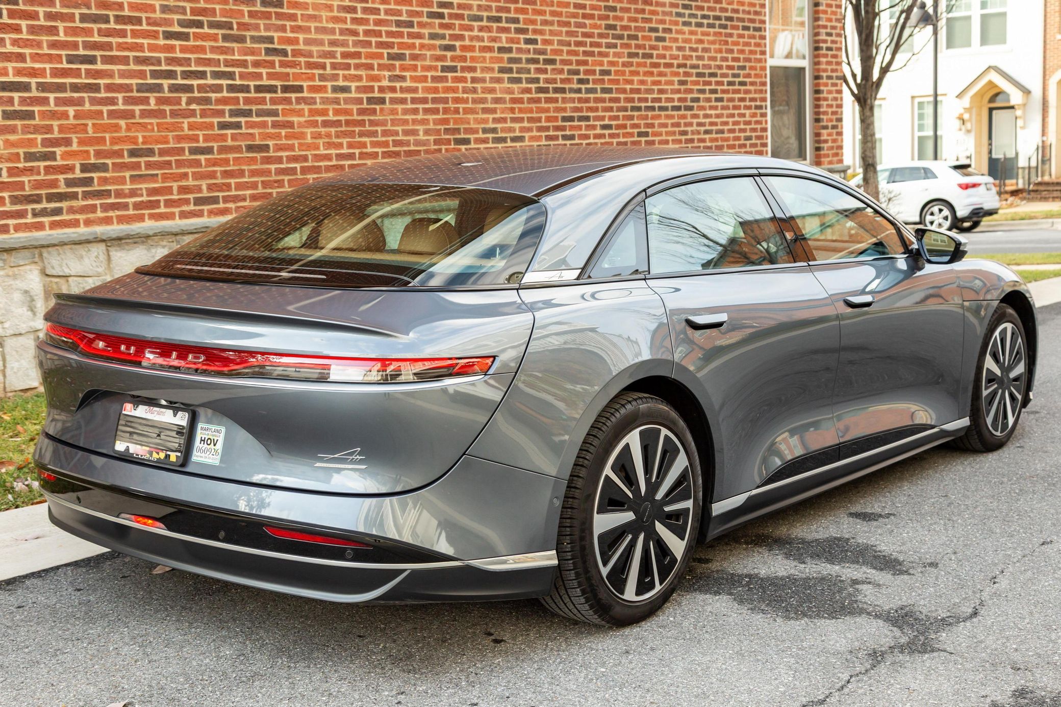 Extrémna amortizácia. Strata 40% hodnoty po 10 mesiacov poukazuje na veľký problém luxusných áut