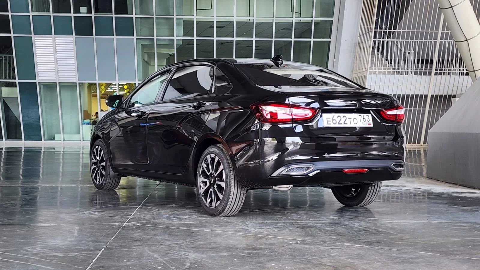 Lada Vesta ako predĺžená limuzína!