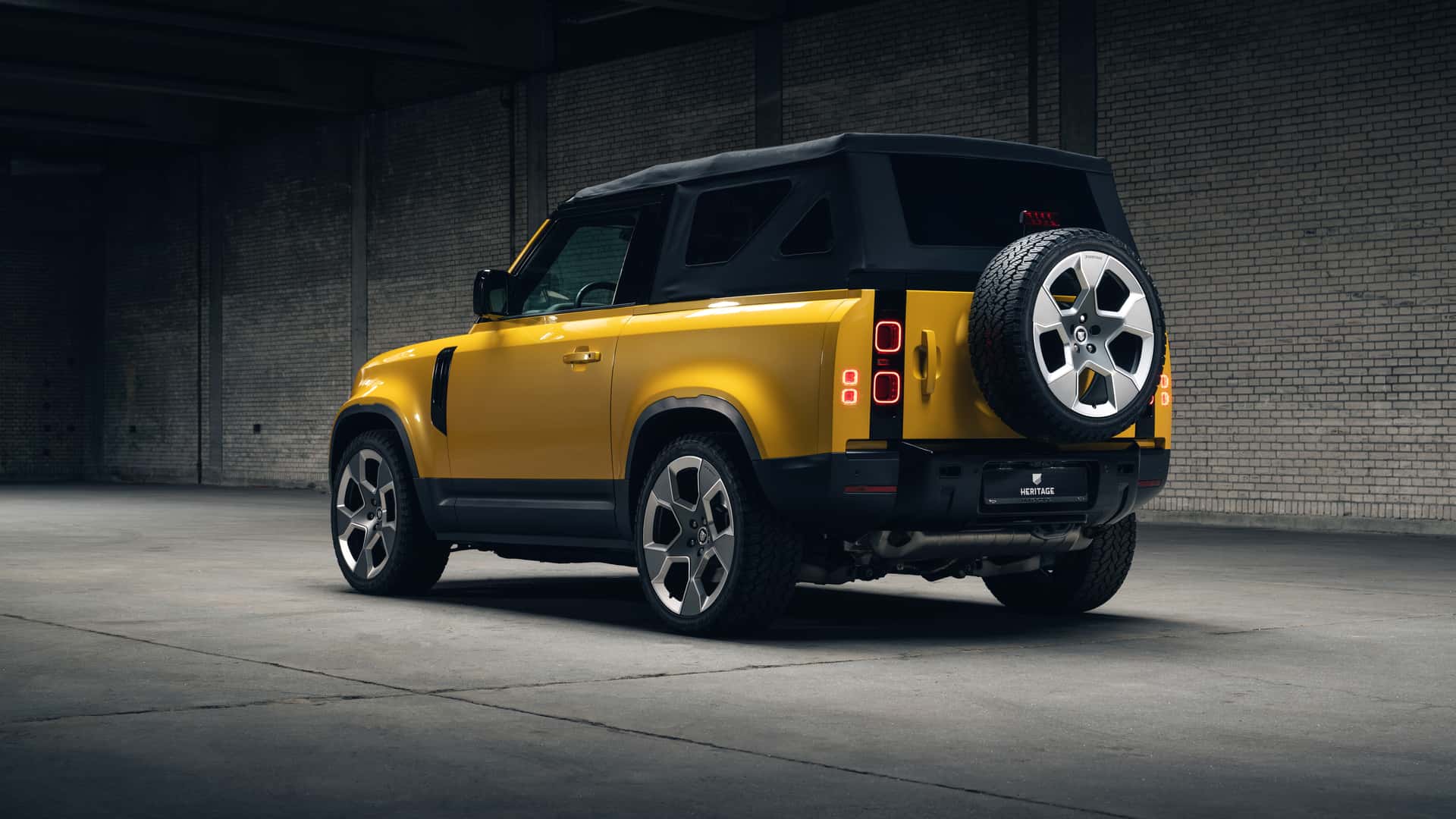 Land Rover nemá Defender kabriolet, preto prichádza úpravca