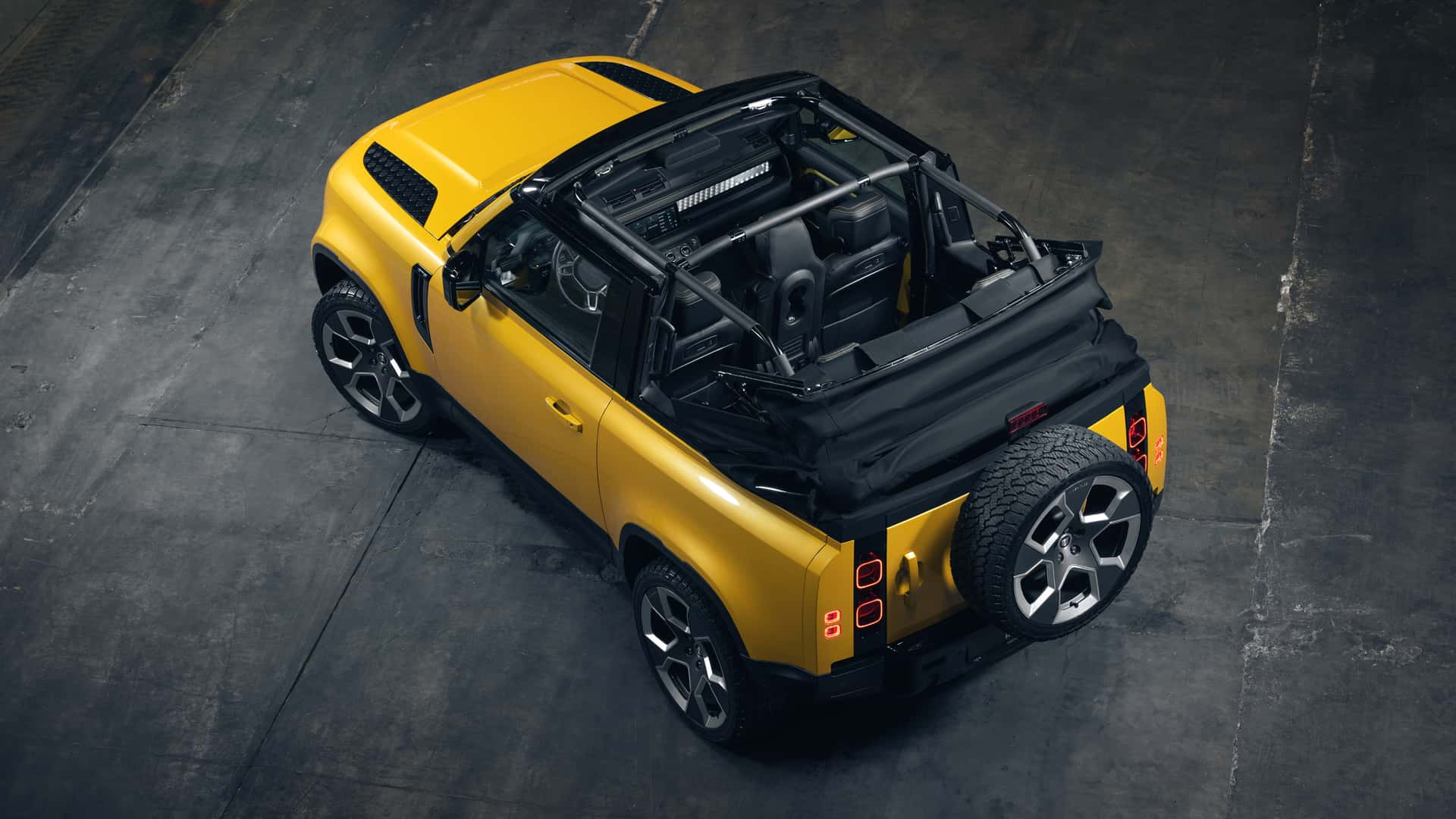 Land Rover nemá Defender kabriolet, preto prichádza úpravca