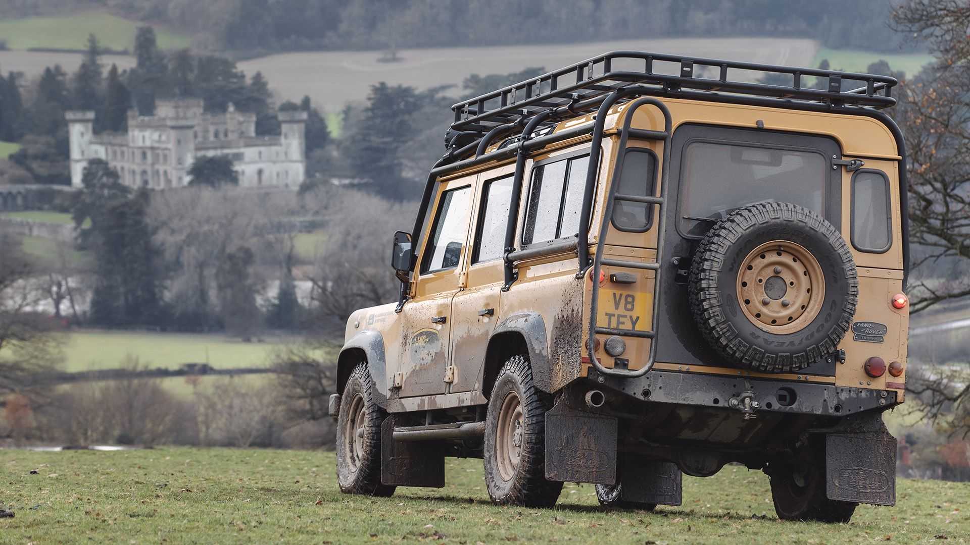 Land Rover spraví špeciálnu sériu starého Defenderu s V8