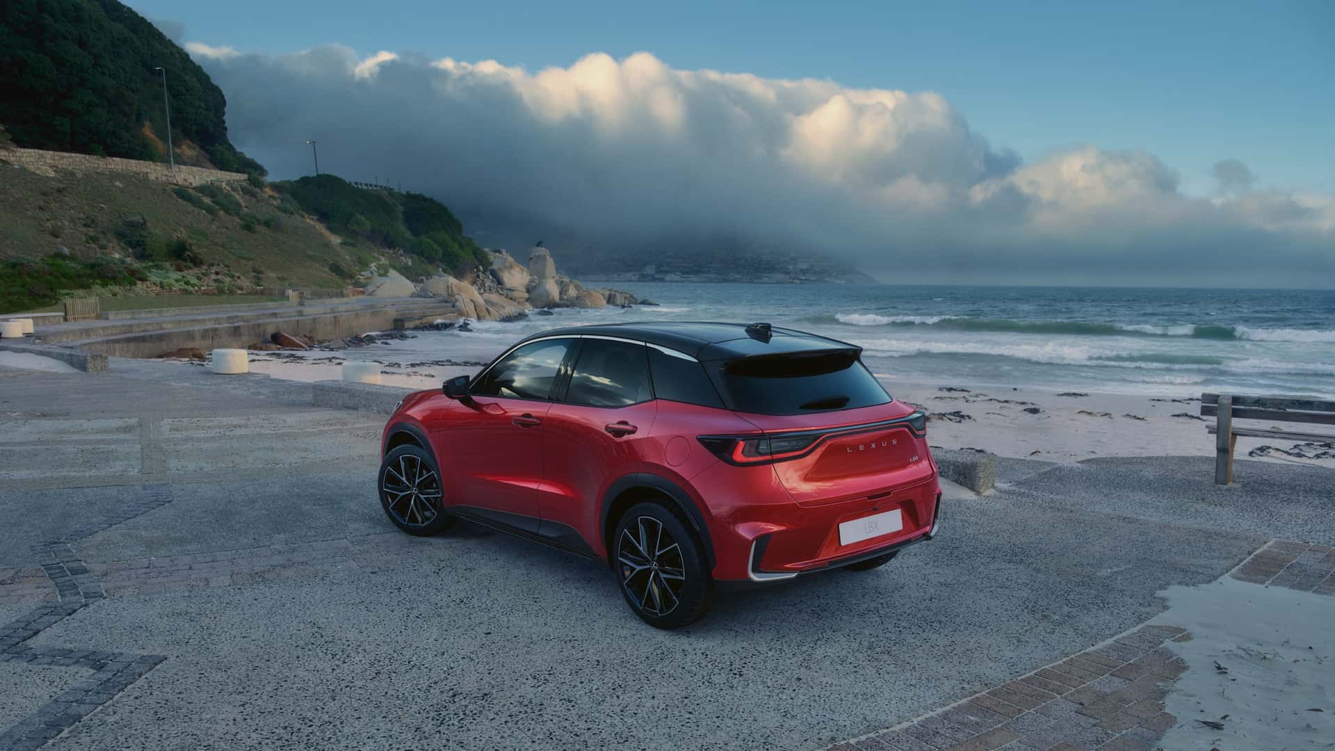Lexus expanduje smerom dole, ukázal nový crossover LBX