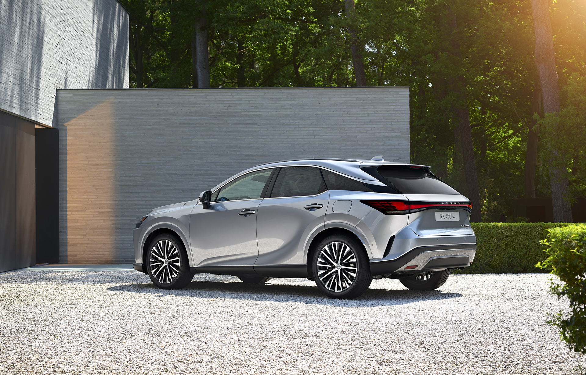 Lexus RX piatej generácie predvádza nové hybridy