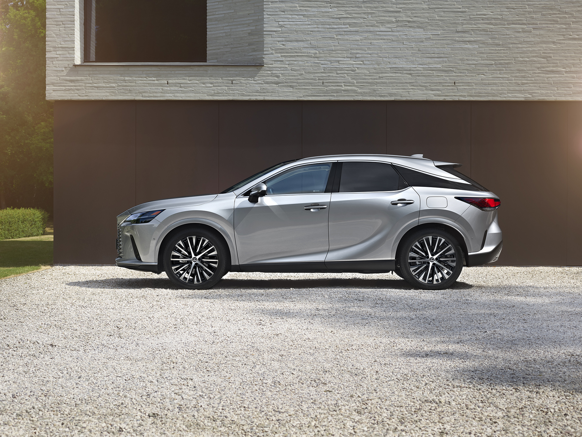 Lexus RX piatej generácie predvádza nové hybridy