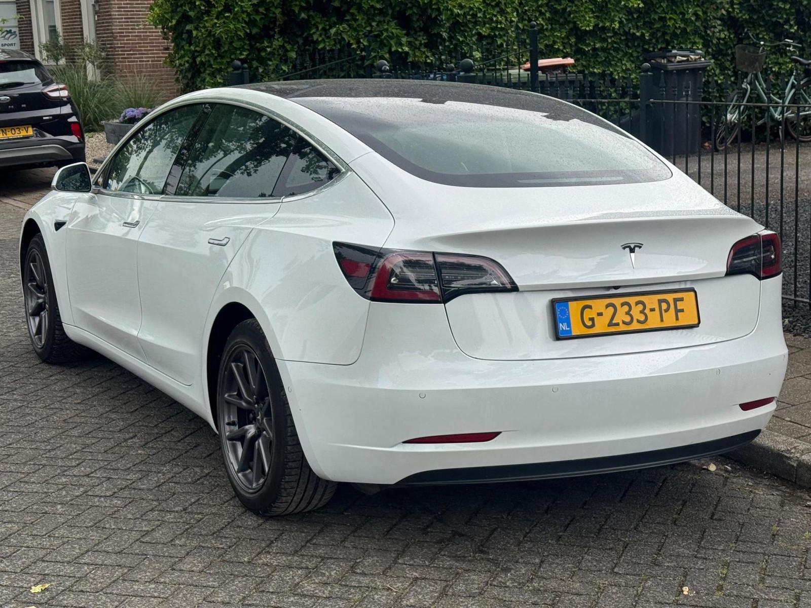 Kam až klesla Tesla: Je lacnejšia ako Fabia, tento inzerát ilustruje neželaný jav elektromobilov - nízke ceny jazdeniek