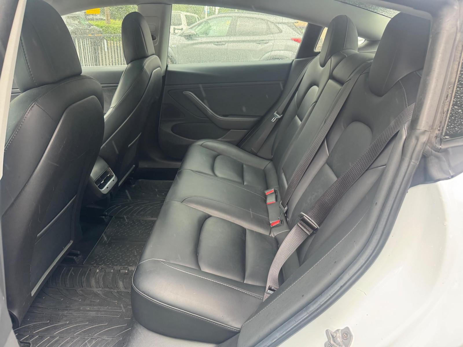 Kam až klesla Tesla: Je lacnejšia ako Fabia, tento inzerát ilustruje neželaný jav elektromobilov - nízke ceny jazdeniek