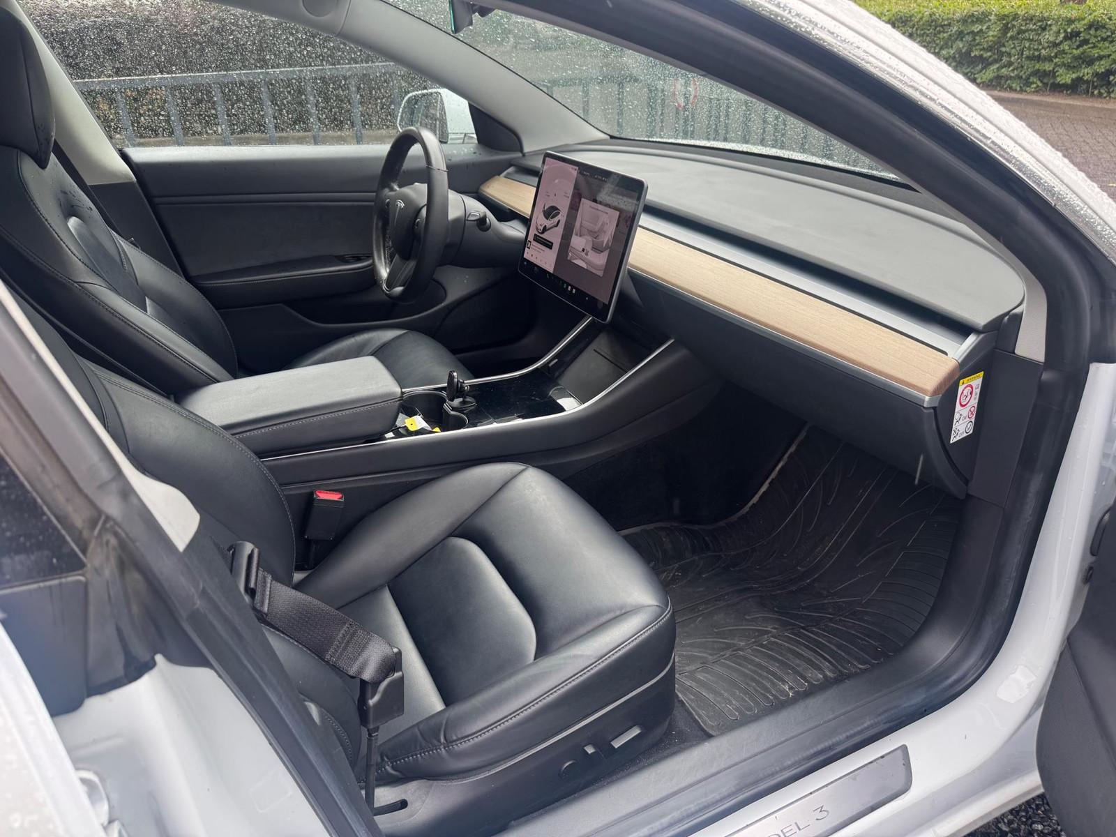 Kam až klesla Tesla: Je lacnejšia ako Fabia, tento inzerát ilustruje neželaný jav elektromobilov - nízke ceny jazdeniek