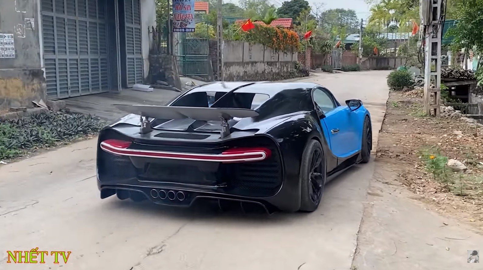 VIDEO: Vietnamec si postavil repliku Bugatti Chiron!