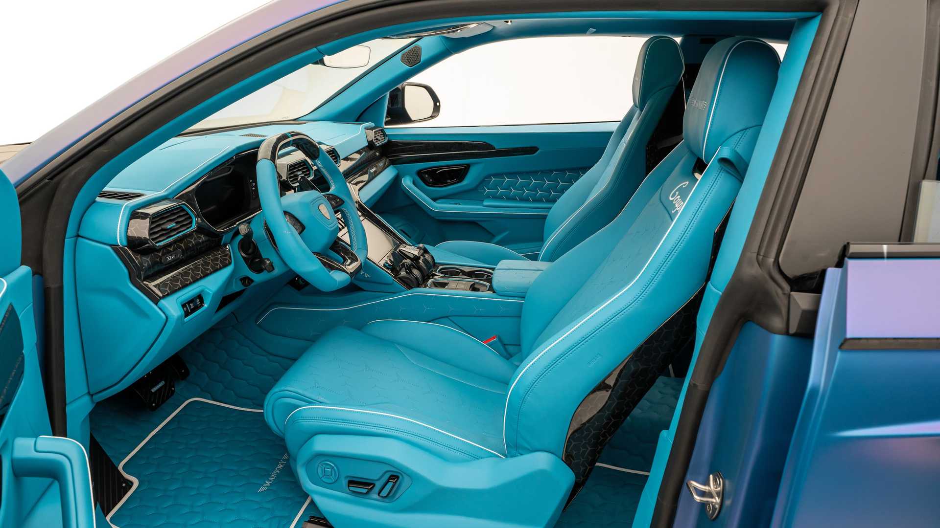 Chcete trojdverové Lamborghini Urus? Mansory má presne také