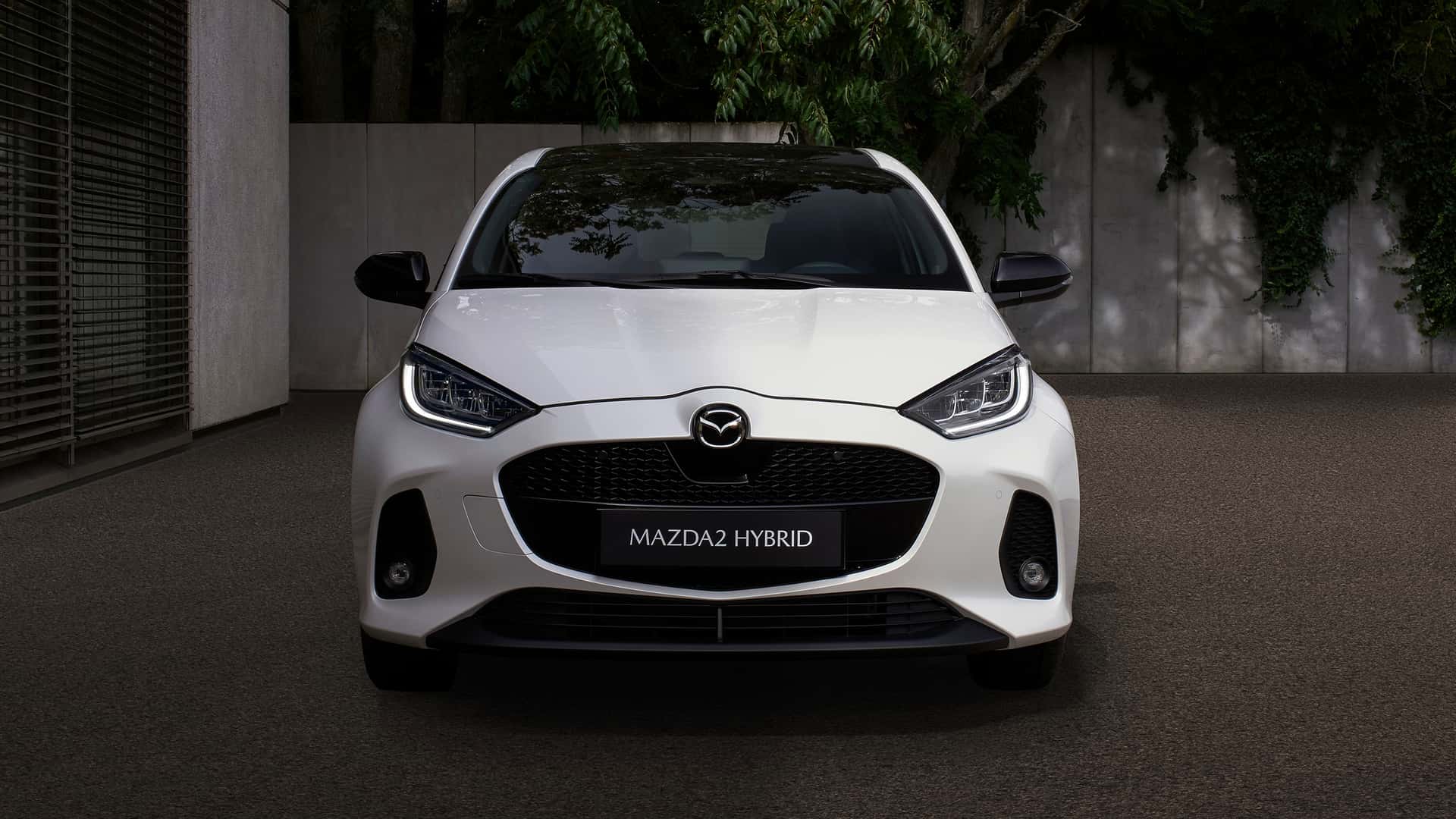 Hybridná Mazda 2 má novú tvár, ale aj zadok