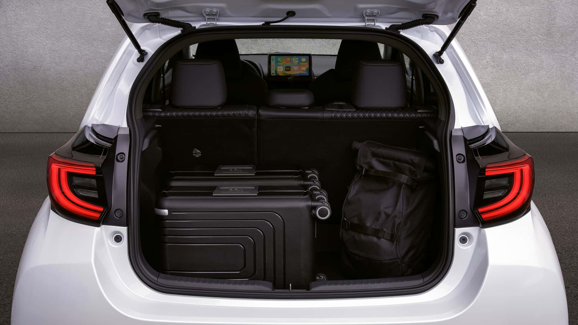 Hybridná Mazda 2 má novú tvár, ale aj zadok