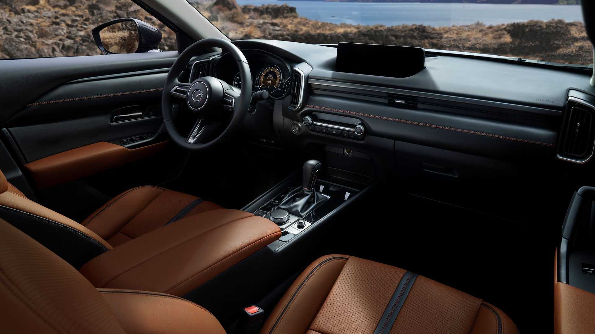 Mazda CX-50 vyzerá drsne a môže mať turbo