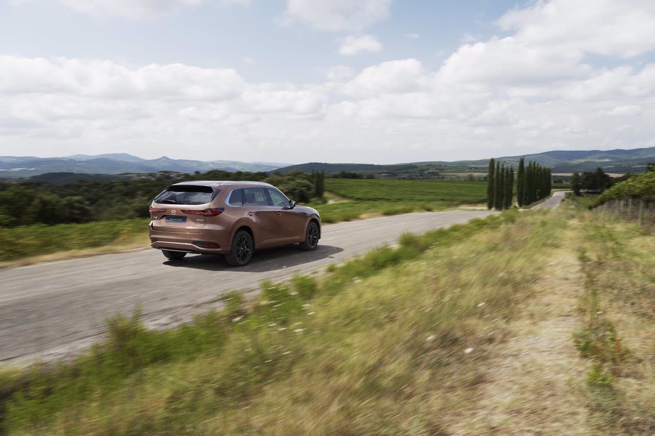 Mazda CX-80 pridáva veľkosť a konečne dve miesta naviac