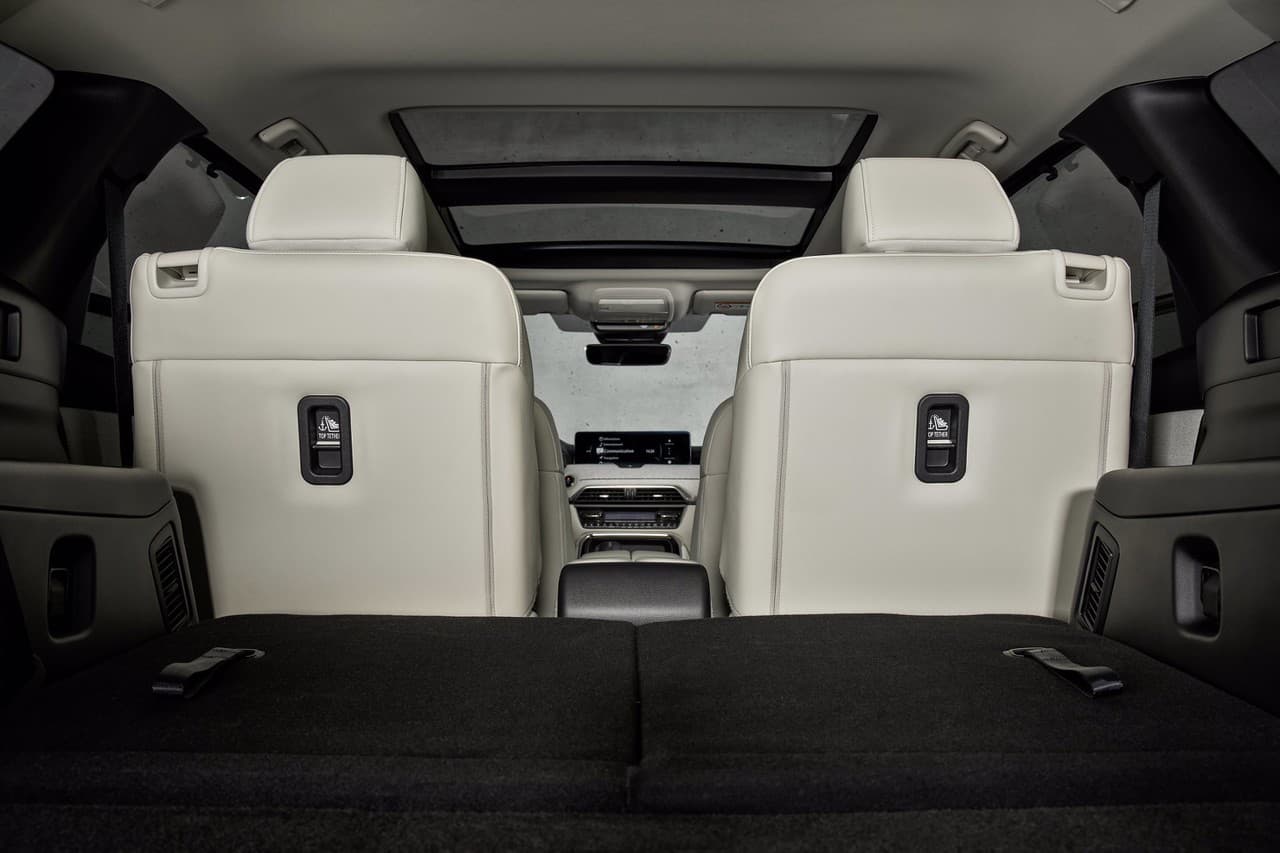 Mazda CX-80 pridáva veľkosť a konečne dve miesta naviac