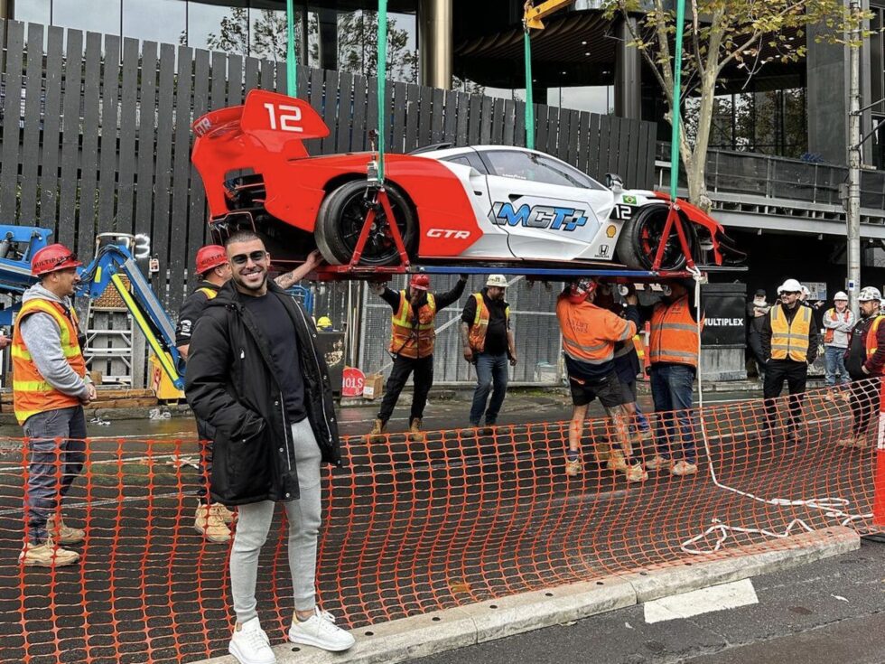 VIDEO: jazdený McLaren za 1,2 milióna € dal do bytu za 24 miliónov €!