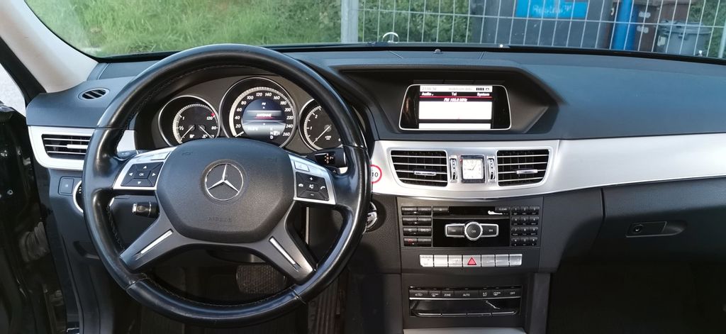 Veľký moderný Mercedes stojí len 7 900 €, prečo?