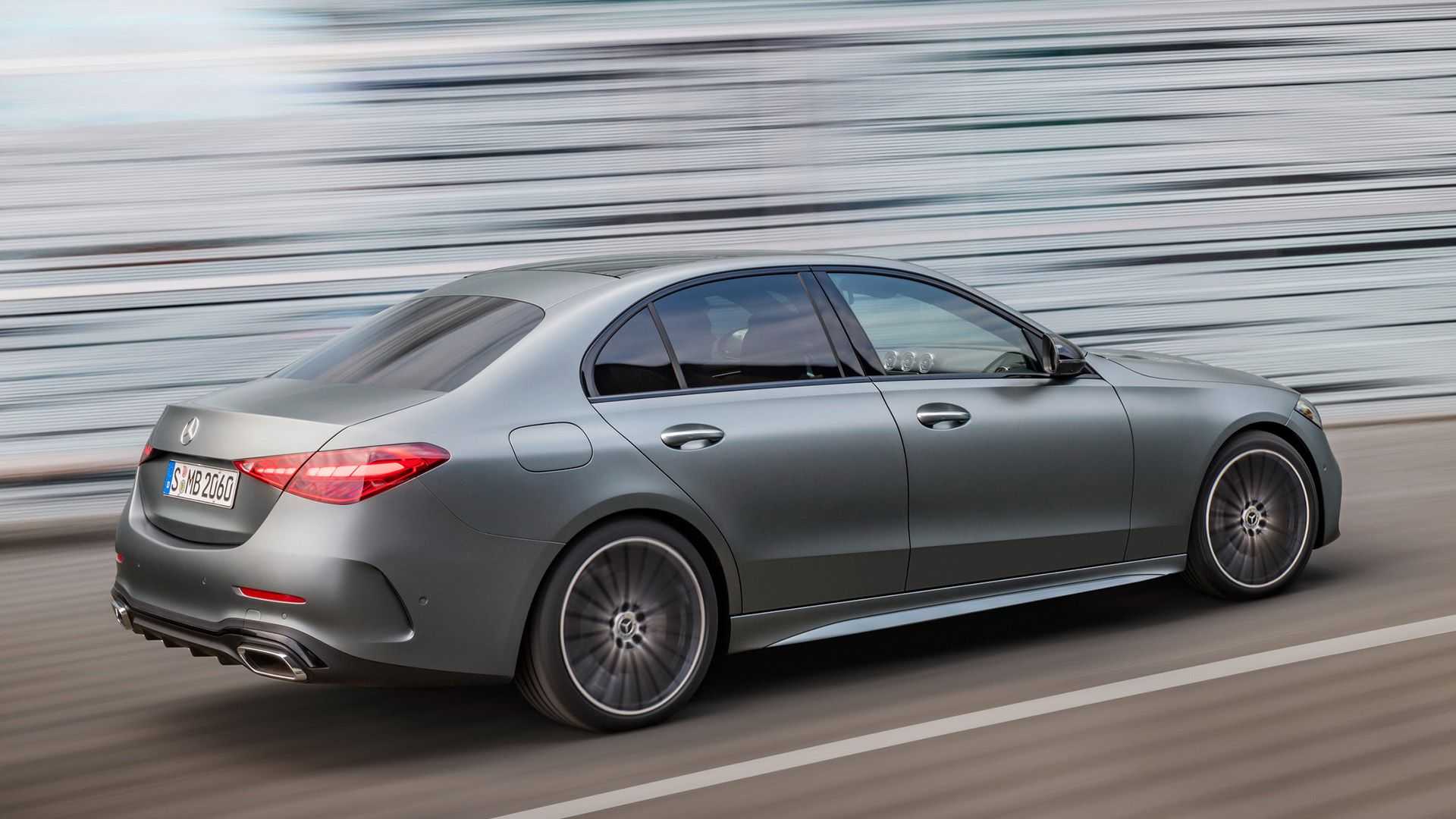 Mercedes ukázal nové Céčko, plug-in prejde na elektrickú energiu až 100 kilometrov