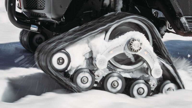 Nový Mercedes G-500 na Caterpillar Tracks od Delta 4x4 na pásových podbehoch.