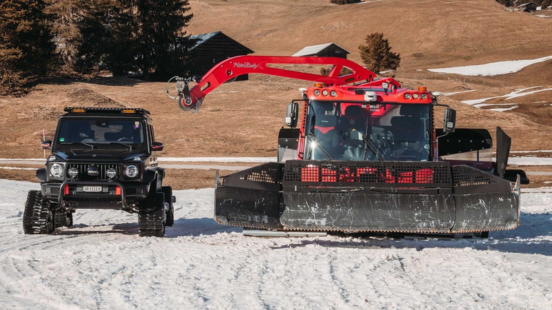 Nový Mercedes G-500 na Caterpillar Tracks od Delta 4x4 na pásových podbehoch.