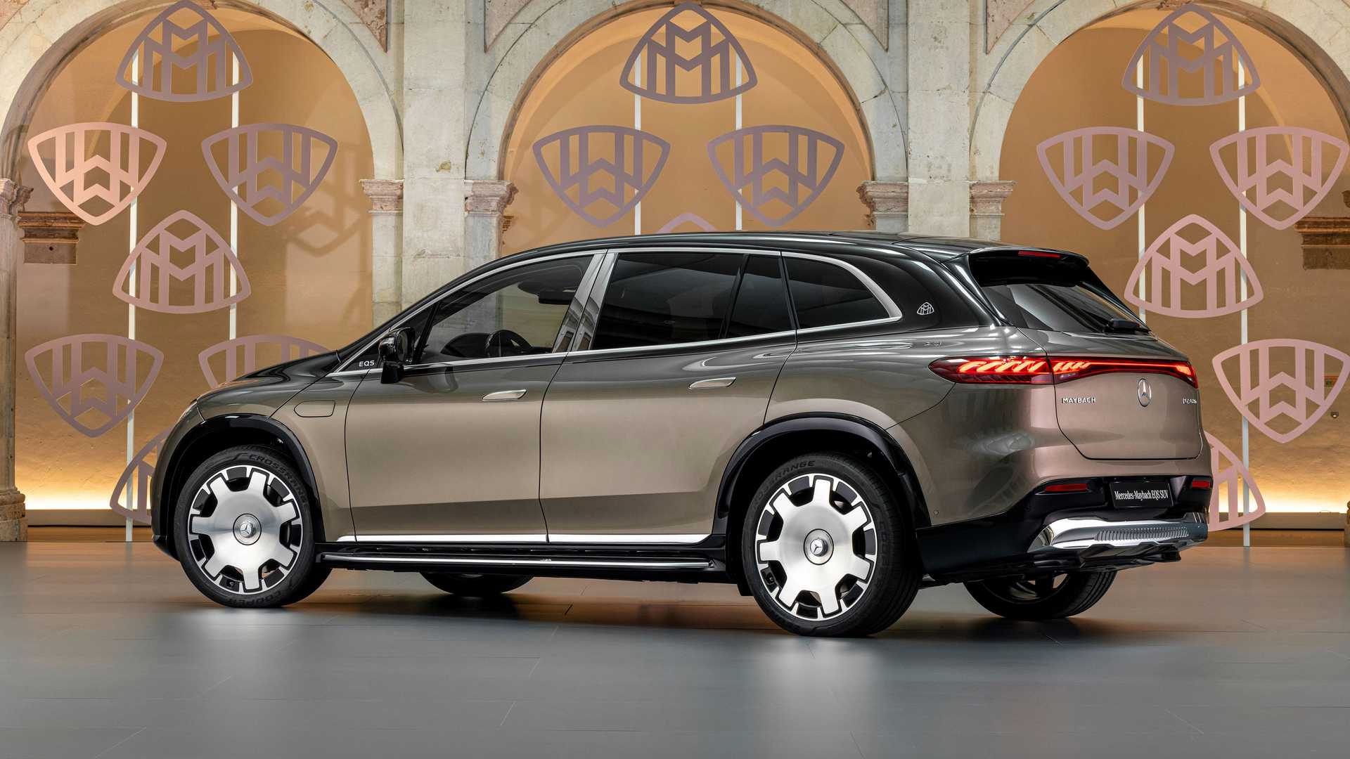 Luxusné EQS SUV má nový šat s logom Maybach
