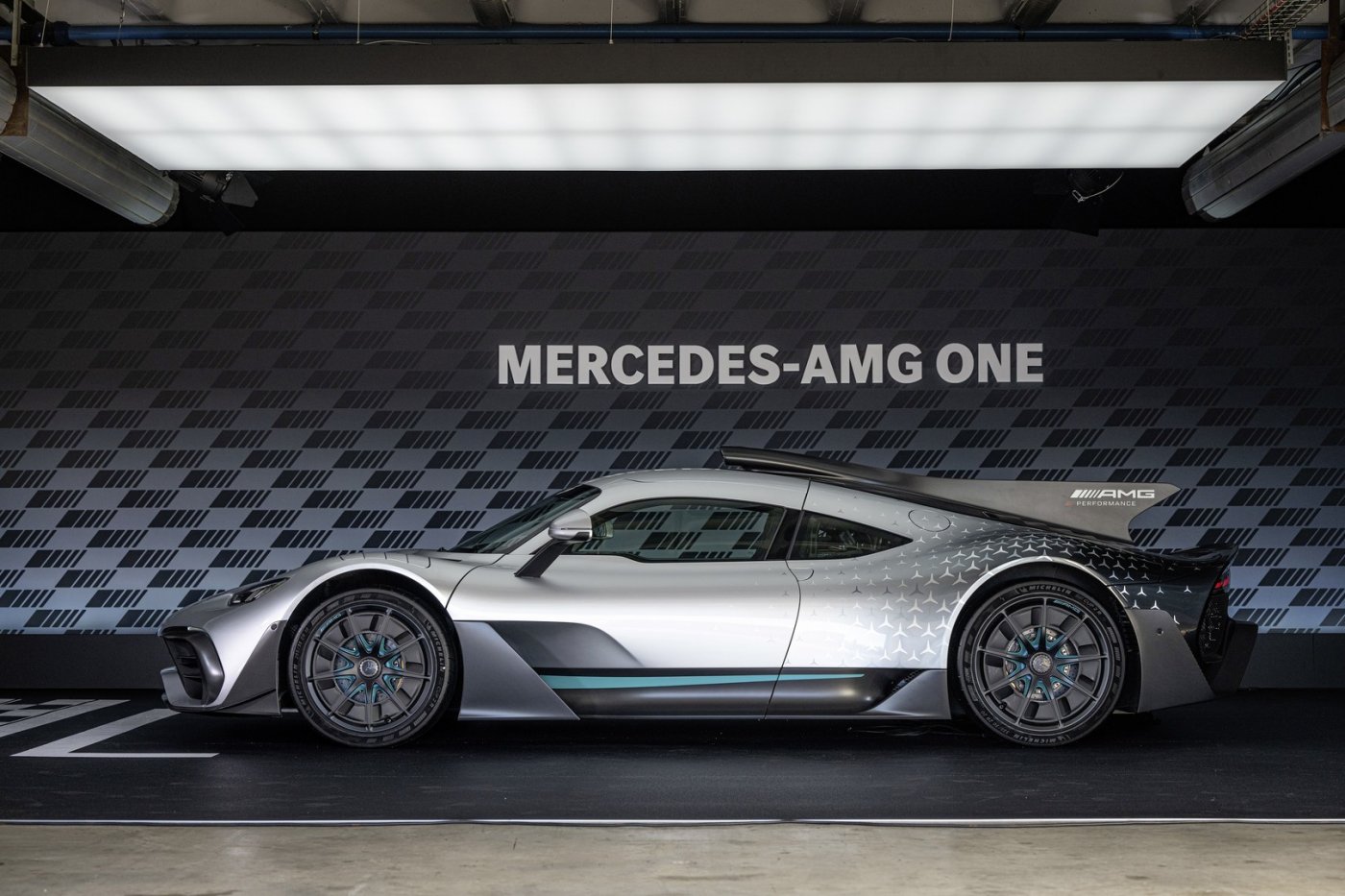 Luxusné auto? Už po nájazde 200 000 kilometrov náklady na údržbu prekonajú maloobchodnú cenu vozidla! Náklady na servis Mercedesu-AMG One môžu presiahnuť sumu neuveriteľných 850 000 eur!