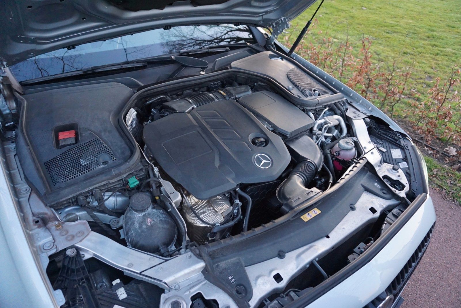 Mercedes-Benz E300 W213 typ S213 combi rarita ťa ohromí cenou aj technikcým stavom. Nájazd 370 000 km len za 2 roky!