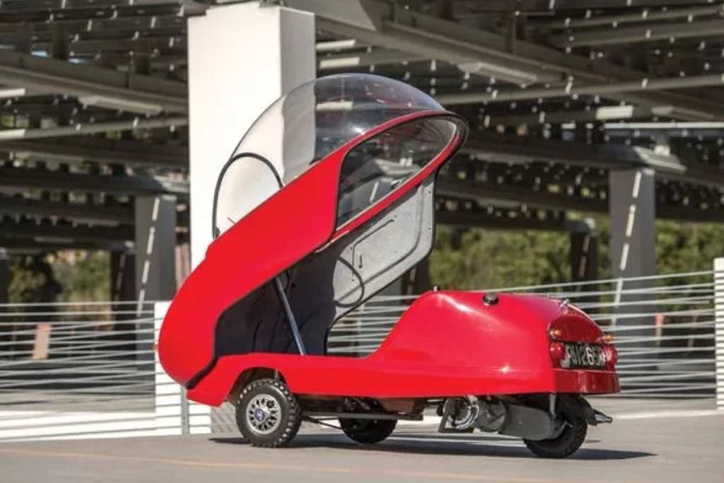 Peel Trident z 1965 - najmenší 2- miestny automobil na svete s dĺžkou menej ako 2 metre. 