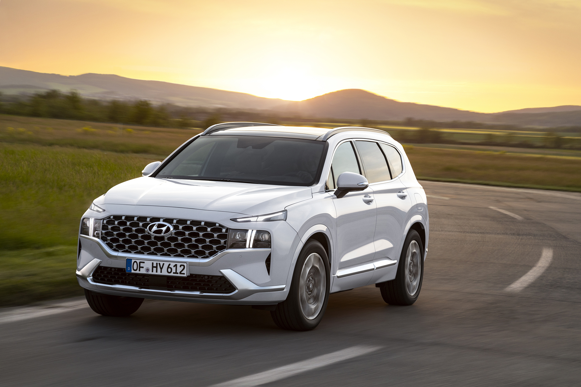 Nový Hyundai Santa Fe prichádza, má aj hybrid. Pozrite si koľko stojí!