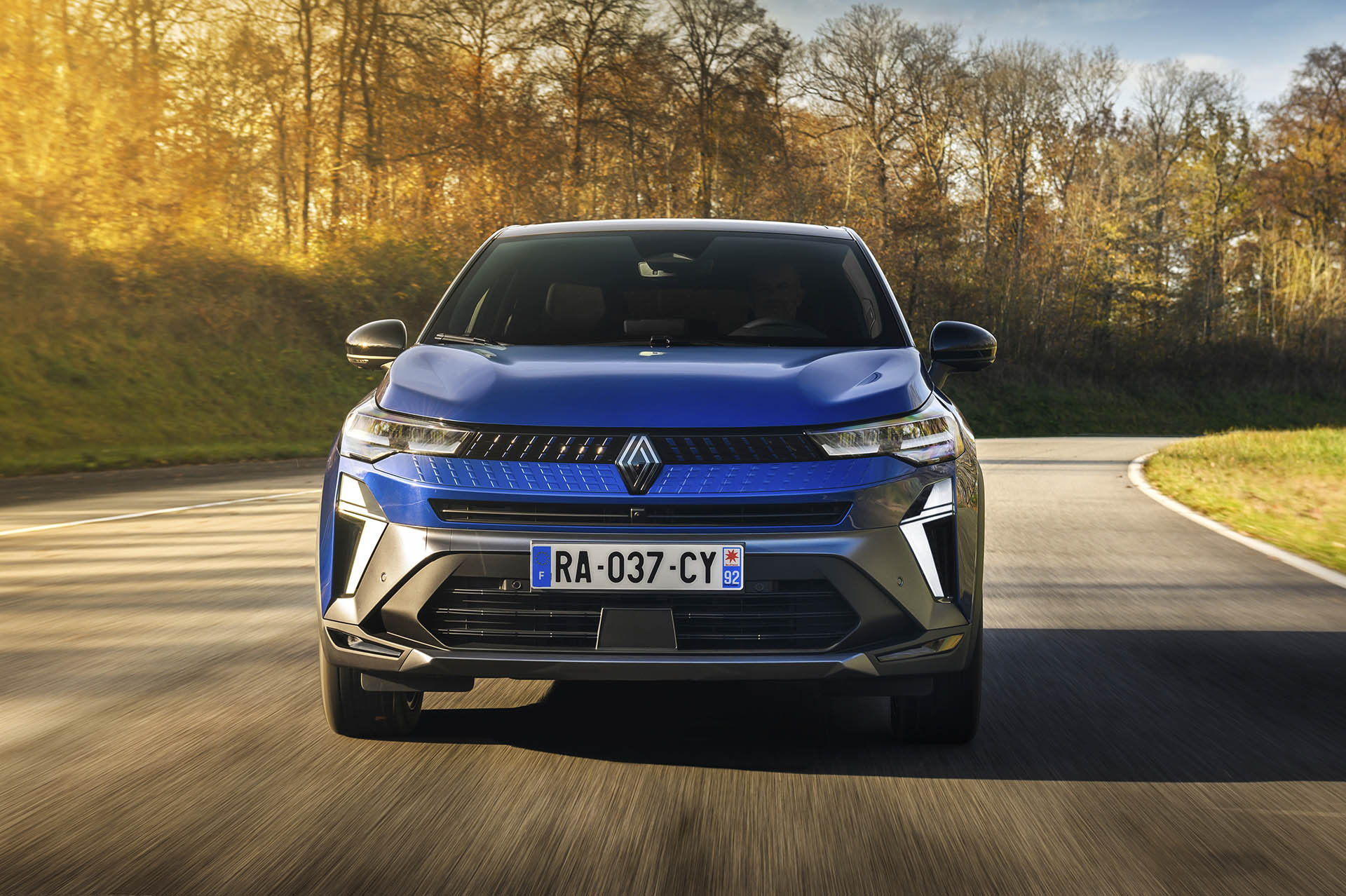 Renault Captur mení tvár, motory, až na plug-in hybrid, ostávajú