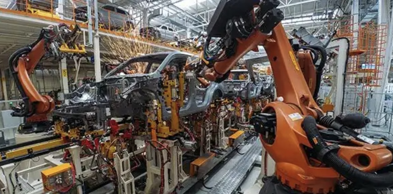 Vedci vytvorili novú, takmer nezničiteľnú zliatinu, ktorá môže úplne zmeniť svet áut. Nezničiteľná zliatina vyrieši veľa výziev v technologických postupoch pri výrobe áut. 