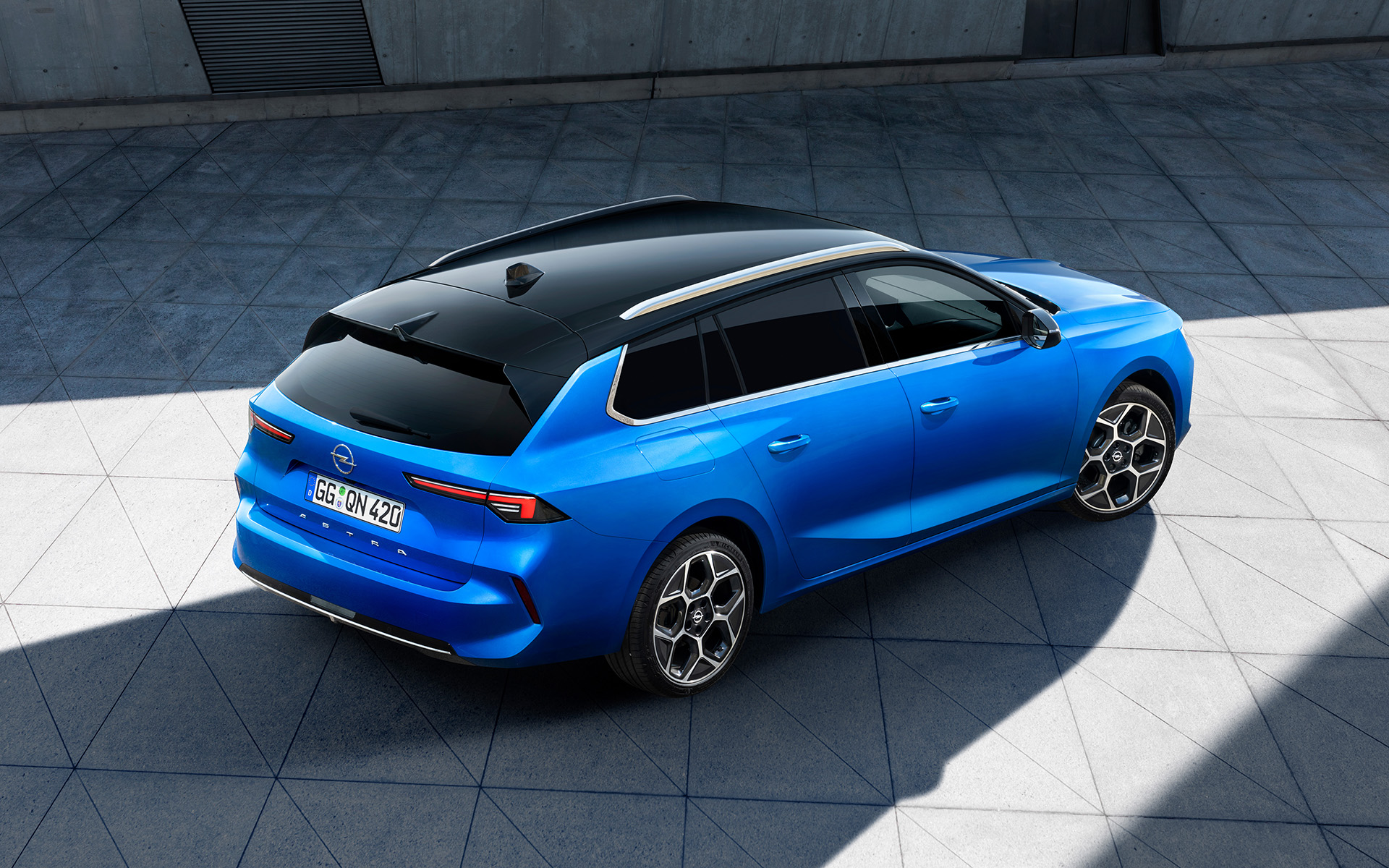 Opel Astra Sports Tourer: Veľký kufor a hybridné pohony prichádzajú