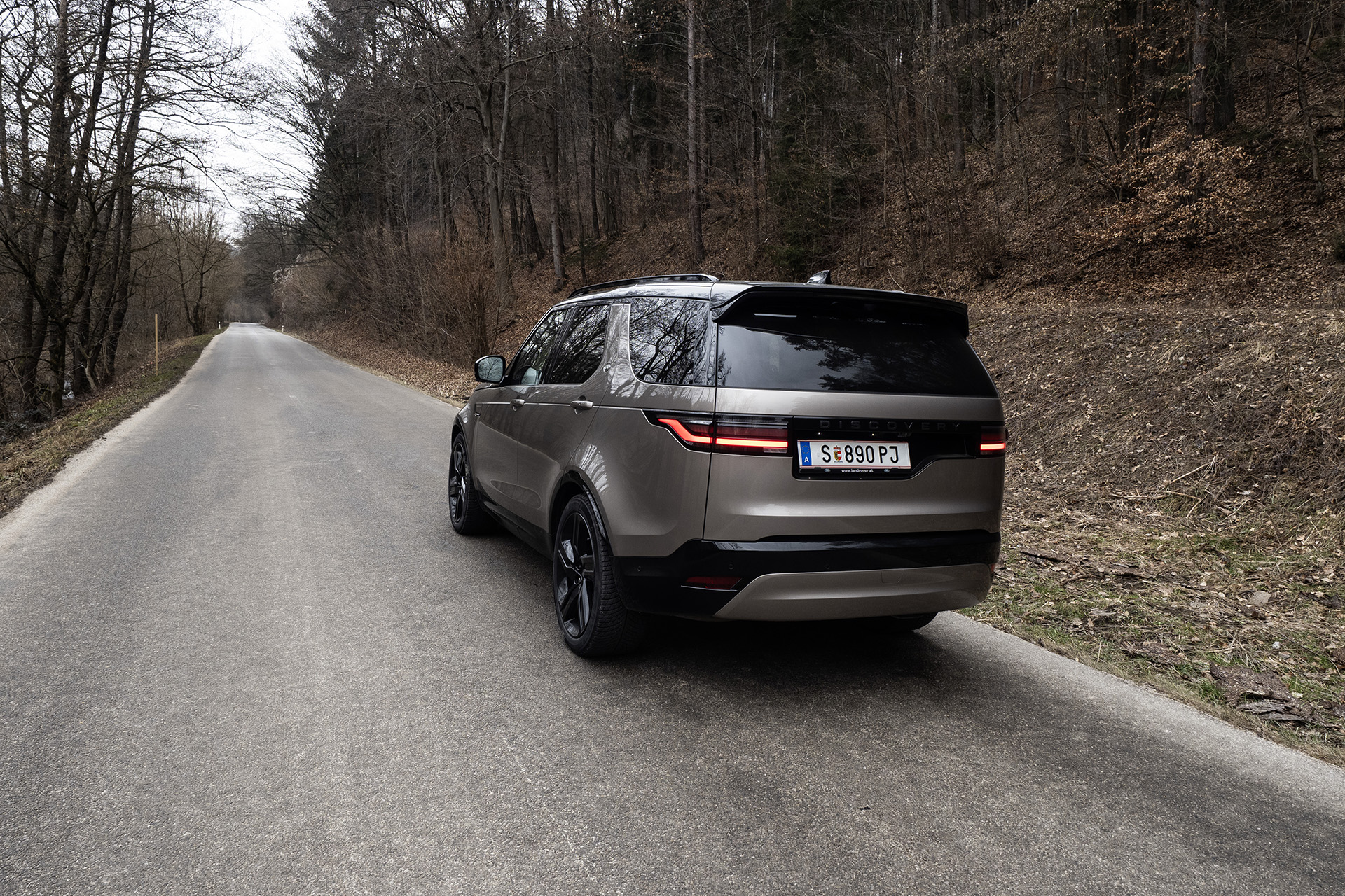 Test Land Rover Discovery: Stačí pre obrovský off-road aj základný trojlitrový motor?