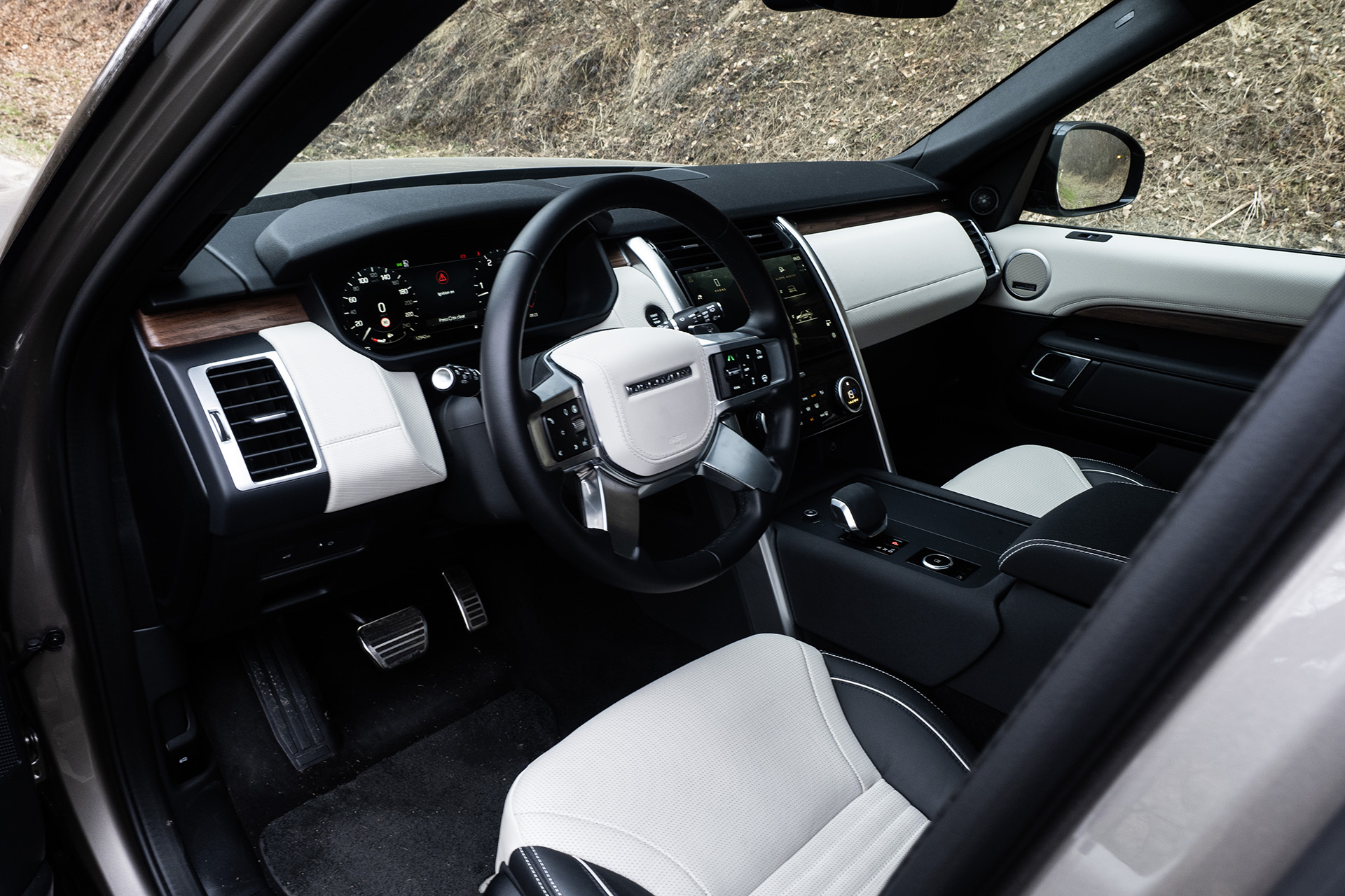 Test Land Rover Discovery: Stačí pre obrovský off-road aj základný trojlitrový motor?